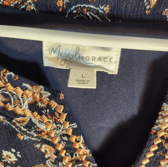 Magnolia Grace Elegant Navy Paisley Embroidered Tunic Top Sz L - Picture 2 of 9